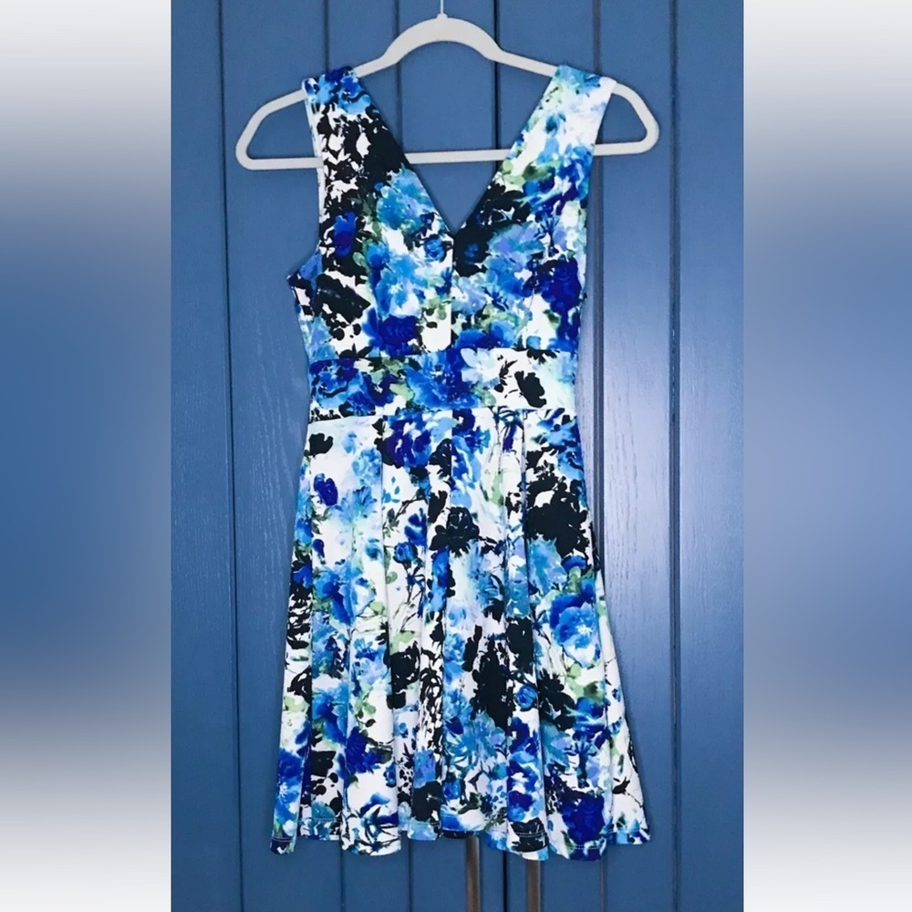Haute Monde Blue Floral Mini Dress Small Medium Pleated Plunging Neckline Summer